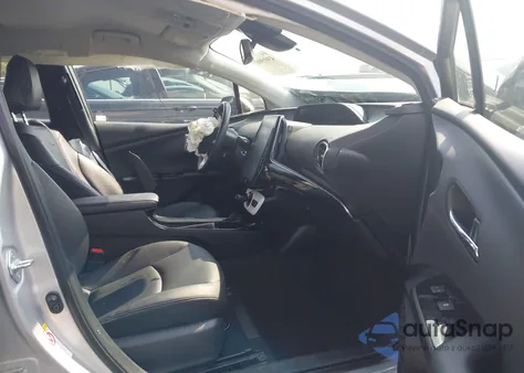 2018 Toyota Prius Prime Advanced z USA, uszkodzony, nr VIN JTDKARFP0J3095447